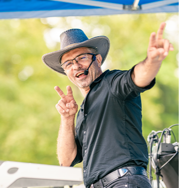 Nie tylko sprzęt. Tworzymy emocje dzięki ludziom.