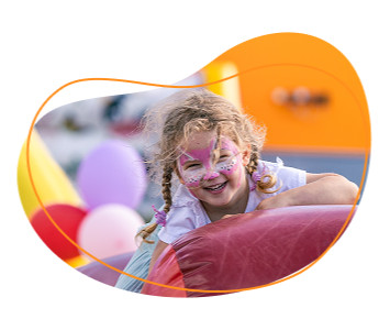 Uśmiechy, które zostają po dzwonku i po weekendzie.